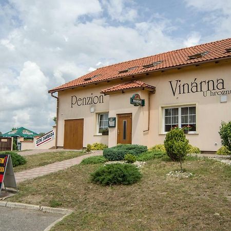 Отель Penzion Vinarna U Hroznu Весели-над-Моравоу Экстерьер фото