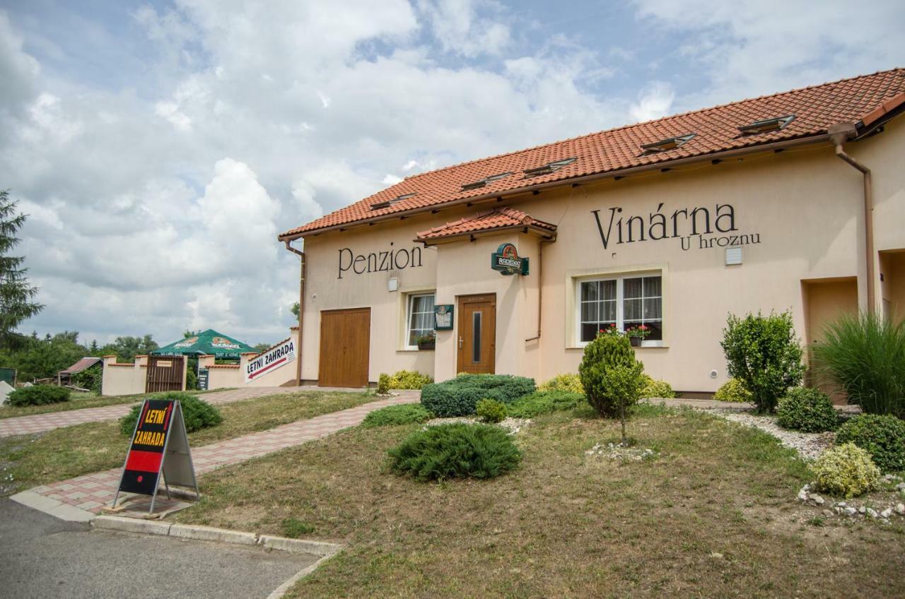 Отель Penzion Vinarna U Hroznu Весели-над-Моравоу Экстерьер фото