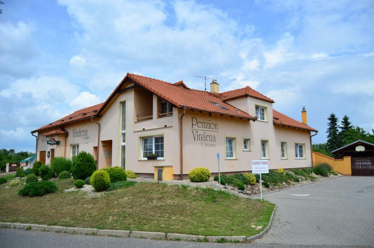 Отель Penzion Vinarna U Hroznu Весели-над-Моравоу Экстерьер фото